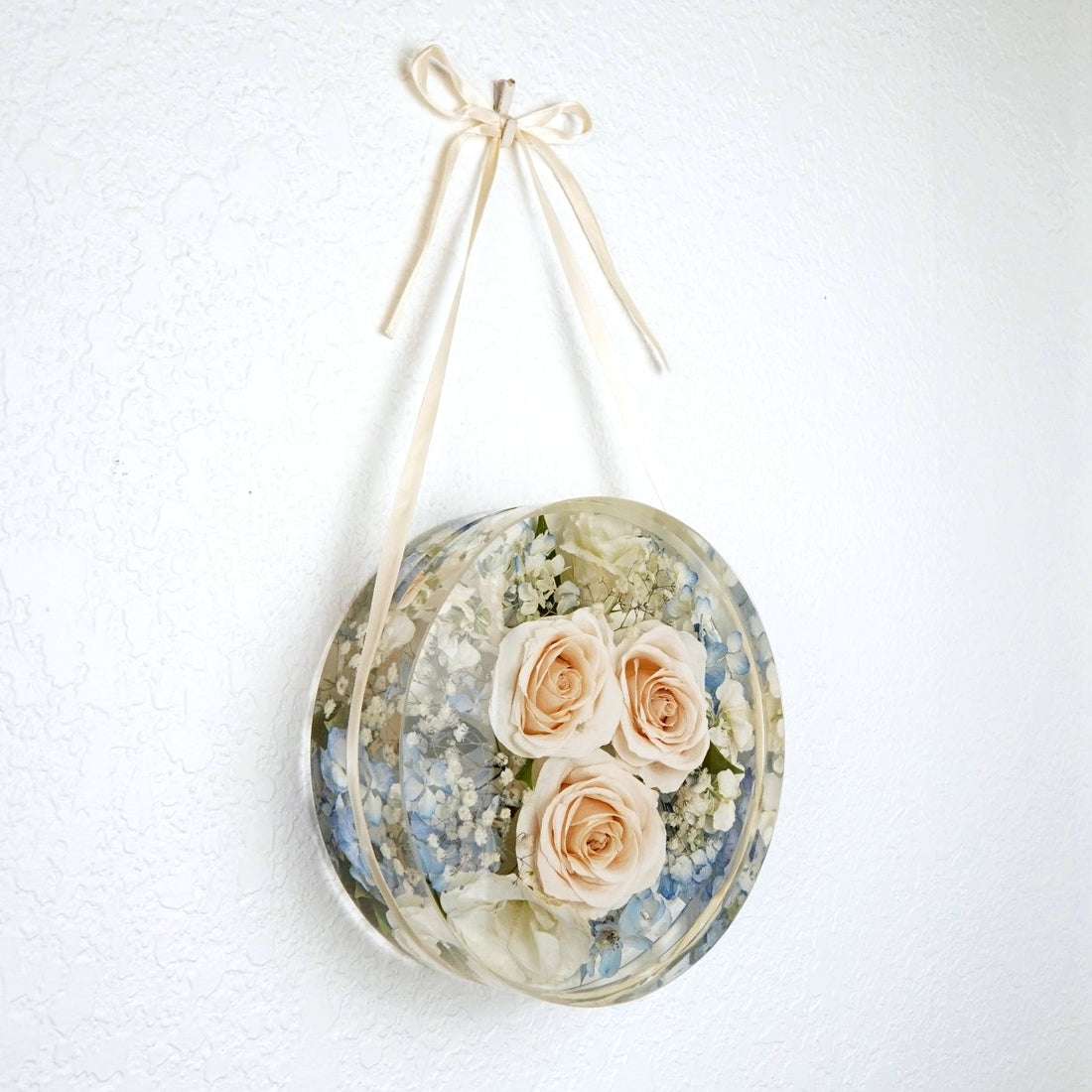 hanging circle resin keepsake